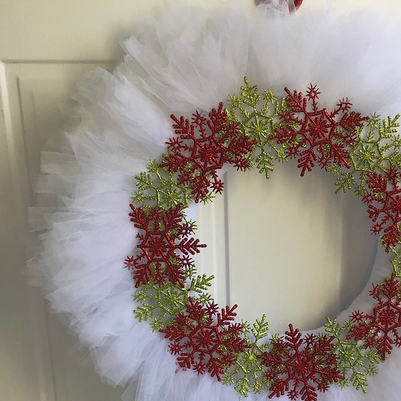 White Ethereal Tulle Glistening Snowflake Christmas Wreath - Picture 2 of 5